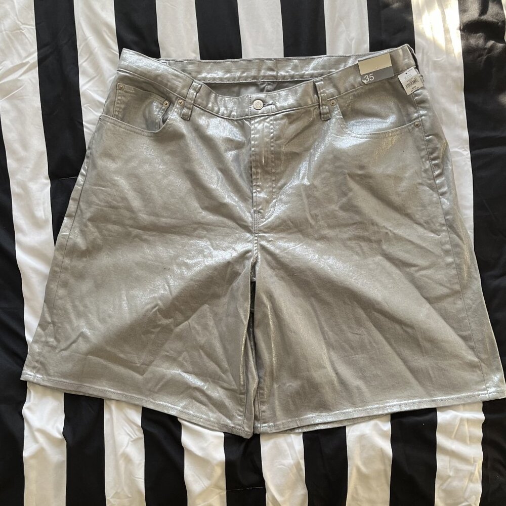 A futuristic twist on a classic: Gap denim longline shorts women's size 20